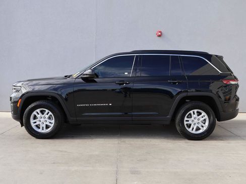 Used 2025 Jeep Grand Cherokee Laredo w/ Trailer Tow Package AWD/4WD image 2