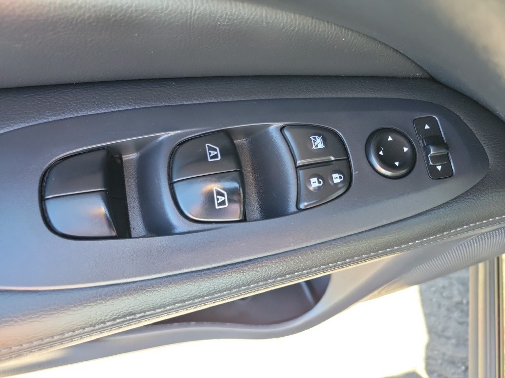 Used 2017 Nissan Pathfinder SL AWD/4WD image 24