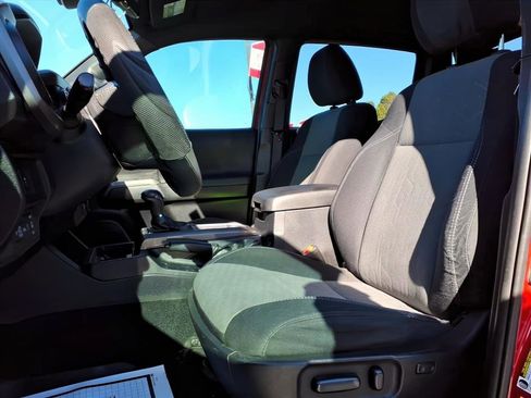 Used 2020 Toyota Tacoma TRD Sport image 12