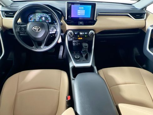 Used 2025 Toyota RAV4 LE image 29