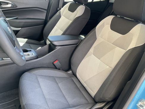 Used 2025 Chevrolet Trax LS FWD image 28