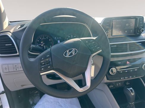 Used 2020 Hyundai Tucson SE w/ Winter Weather Package image 12