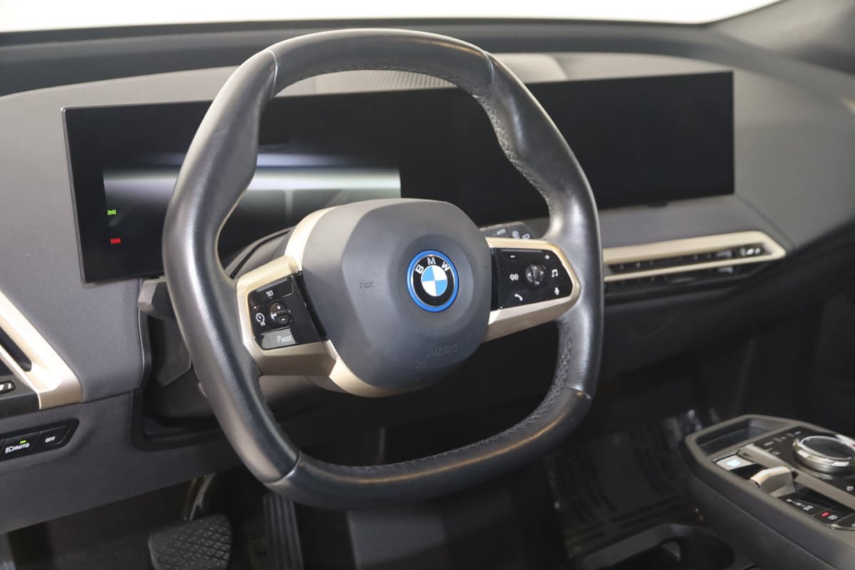 Used 2024 BMW iX xDrive50 w/ Sport Package AWD/4WD image 6