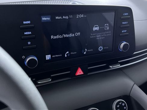 Used 2025 Hyundai Elantra SE image 18