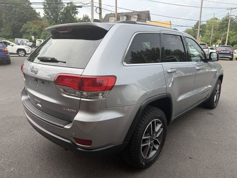 Used 2019 Jeep Grand Cherokee Laredo w/ 18" Wheel & 8.4" Radio Group AWD/4WD image 5