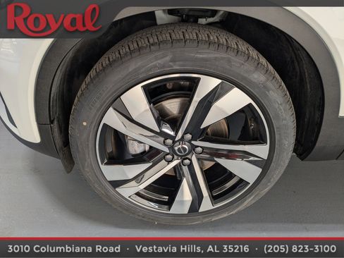 Used 2023 Volvo XC40 B5 Plus w/ Protection Package Premier image 25