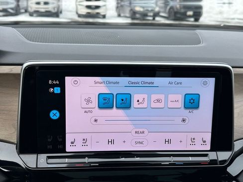 Used 2024 Volkswagen Atlas SE w/ Panoramic Sunroof Package image 16