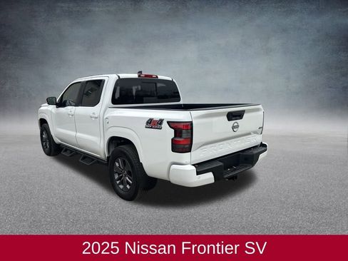 Used 2025 Nissan Frontier SV image 3