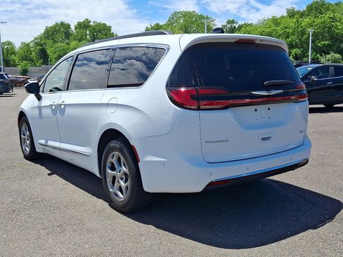 Used 2023 Chrysler Pacifica Limited AWD/4WD image 23