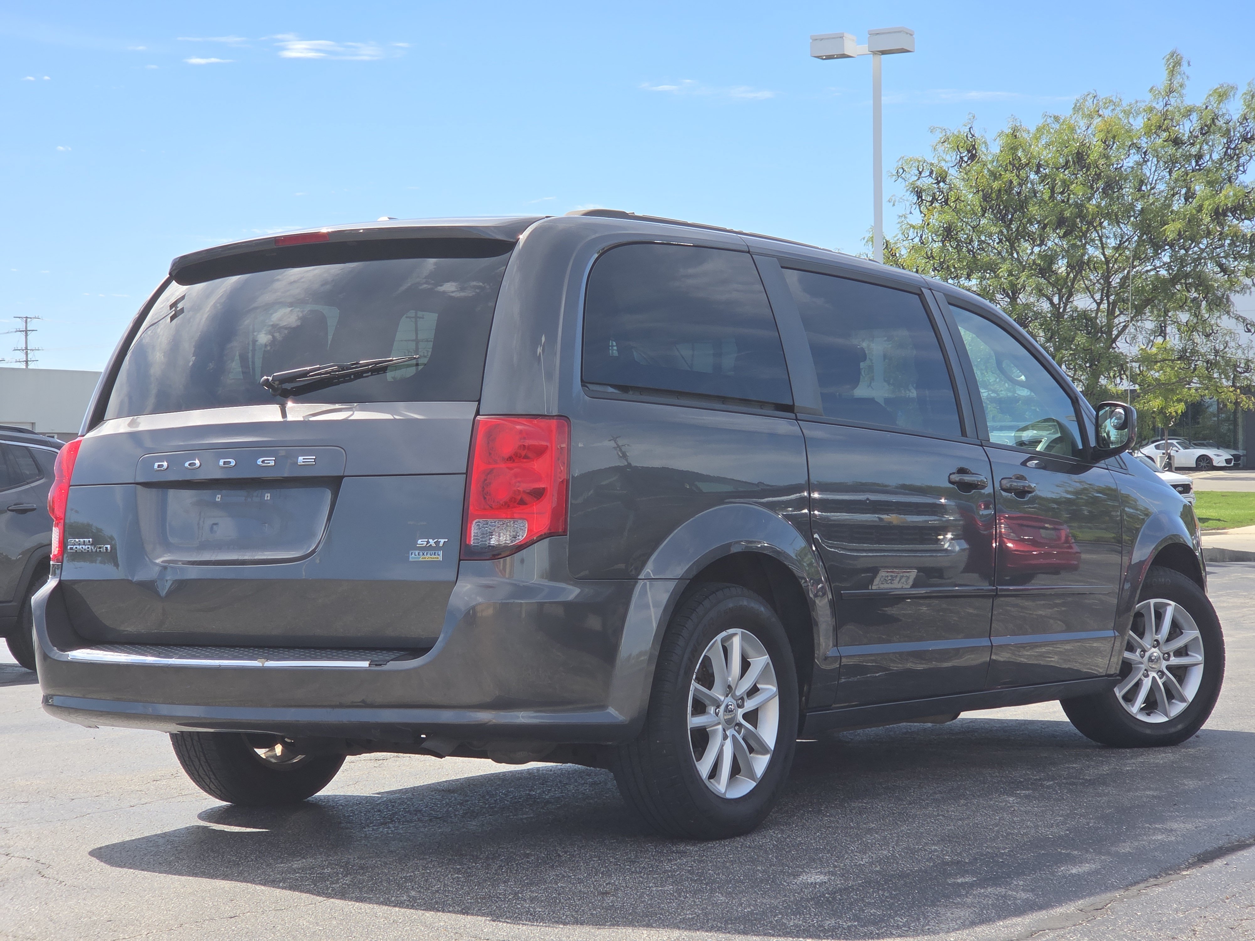Used 2016 Dodge Grand Caravan SXT FWD image 5
