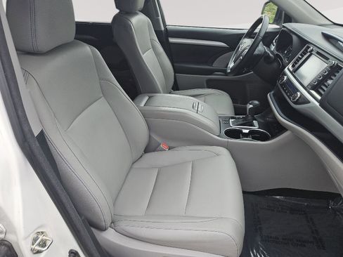 Used 2018 Toyota Highlander XLE image 28