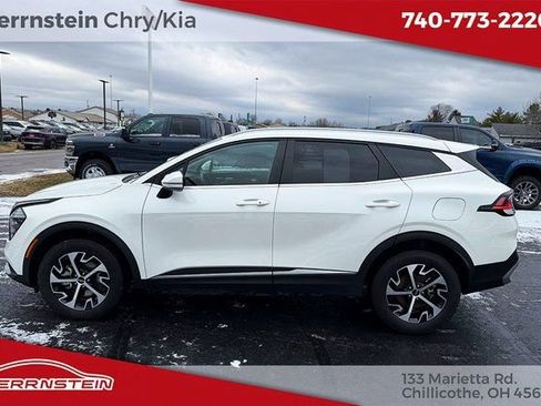 Used 2024 Kia Sportage EX image 4