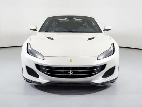 Used 2019 Ferrari Portofino image 8