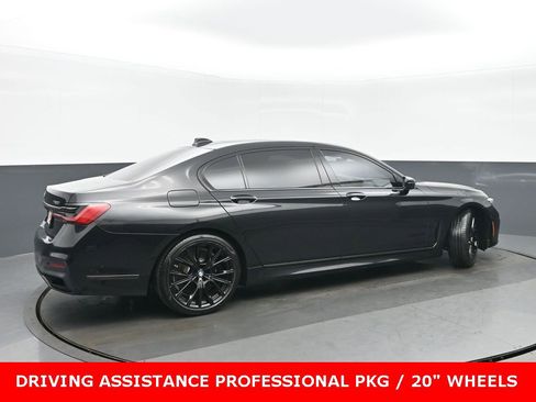 Used 2022 BMW 750i xDrive w/ Executive Package image 3