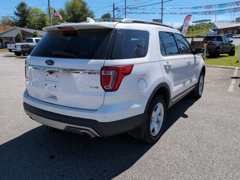 Used 2017 Ford Explorer XLT w/ Equipment Group 202A AWD/4WD image 5