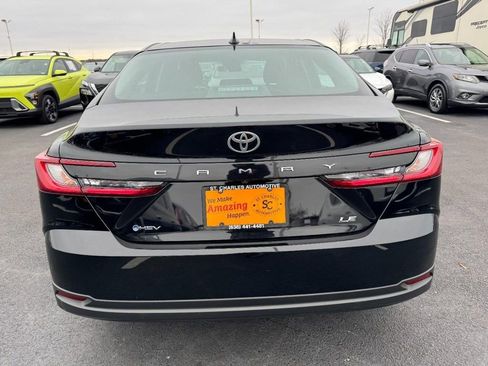 Used 2025 Toyota Camry LE image 4