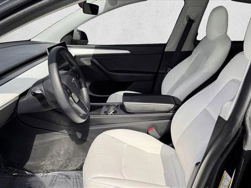 Used 2022 Tesla Model Y Long Range AWD/4WD image 11