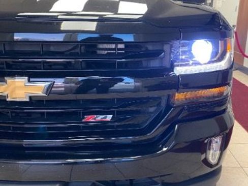 Used 2018 Chevrolet Silverado 1500 LT w/ All Star Edition image 10