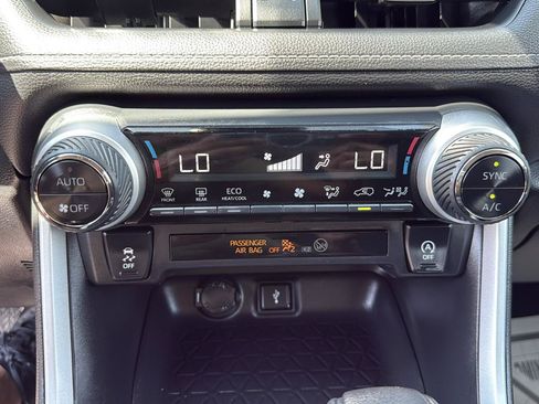 Used 2021 Toyota RAV4 XLE AWD/4WD image 22