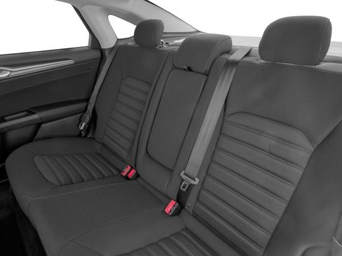 Used 2017 Ford Fusion SE w/ Fusion SE Technology Package FWD image 9