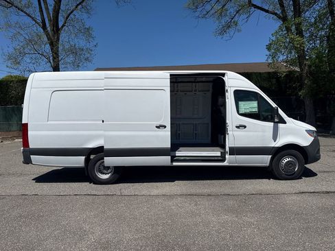 Used 2024 Mercedes-Benz Sprinter 3500 image 23