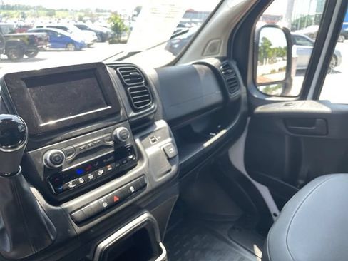Used 2025 RAM ProMaster 2500 w/ Convenience Group FWD image 11