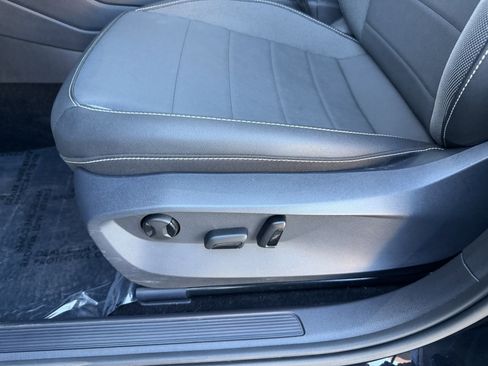 Used 2024 Volkswagen Taos SE w/ Panoramic Sunroof Package image 30