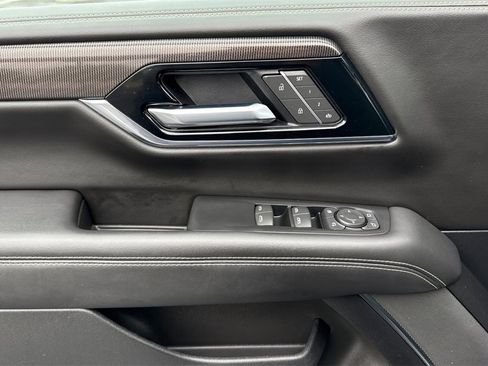 Used 2025 GMC Yukon Elevation image 15