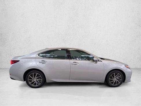 Used 2016 Lexus ES 350 w/ Luxury Package w/Wood Trim image 4
