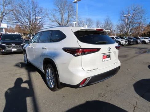 Used 2024 Toyota Highlander Limited image 4