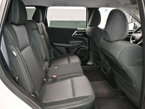 Used 2022 Mitsubishi Outlander ES image 37