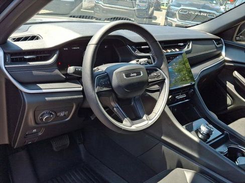 Certified 2025 Jeep Grand Cherokee Altitude AWD/4WD image 25