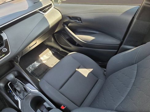 Used 2025 Toyota Corolla LE FWD image 13