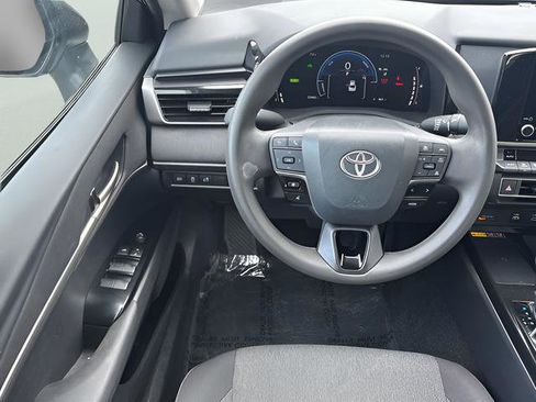 Used 2025 Toyota Camry LE image 18