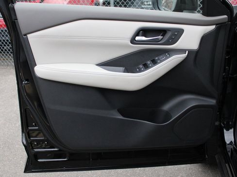 Certified 2025 Nissan Rogue SL w/ SL Premium Package image 16