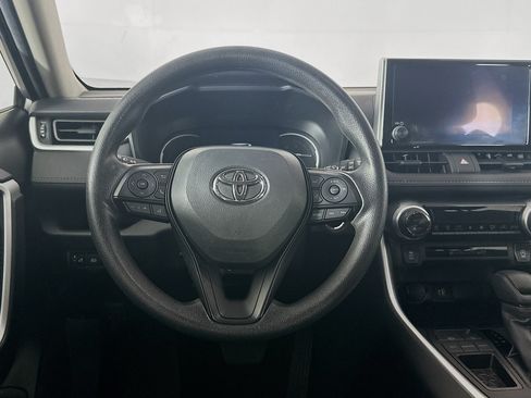 Used 2025 Toyota RAV4 XLE FWD image 18