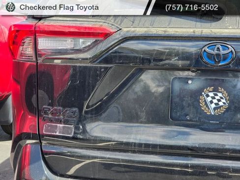 Used 2021 Toyota RAV4 SE w/ Weather & Moonroof Package image 7