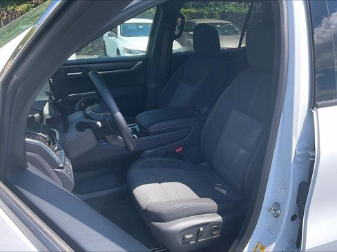 Used 2025 GMC Acadia Elevation FWD image 23