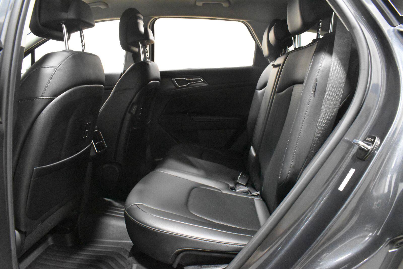 Used 2024 Kia Sportage EX FWD image 8
