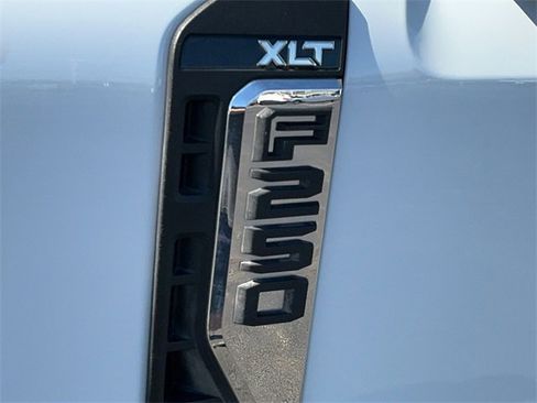 Used 2025 Ford F250 XLT image 10