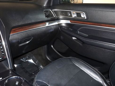 Used 2018 Ford Explorer Limited AWD/4WD image 47