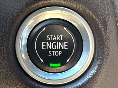 Used 2021 GMC Yukon XL SLT w/ SLT Premium Package image 6