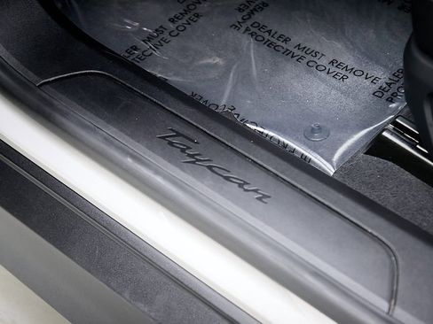 Used 2022 Porsche Taycan image 35