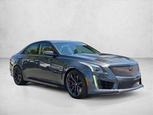Used 2018 Cadillac CTS V w/ Luxury Package RWD image 3