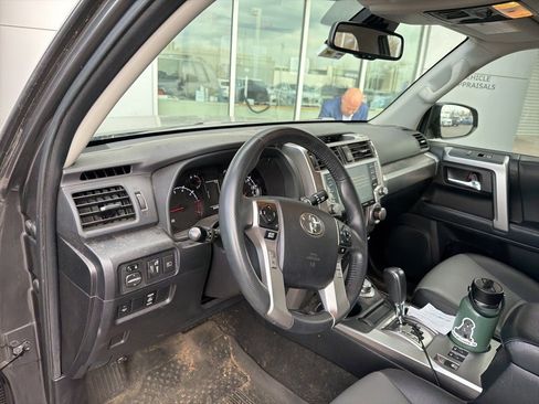 Used 2020 Toyota 4Runner SR5 Premium image 5
