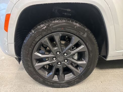 New 2026 Jeep Grand Cherokee Limited AWD/4WD image 2