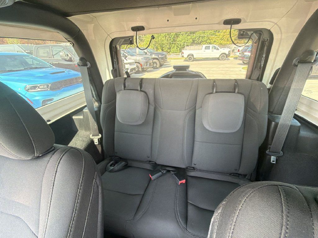 Used 2022 Jeep Wrangler Sport AWD/4WD image 20