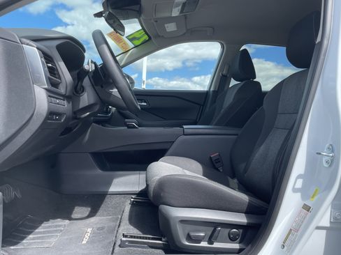 Used 2024 Nissan Rogue SV AWD/4WD image 12