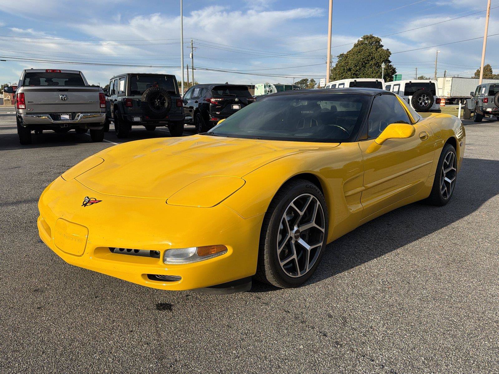 Used 2001 Chevrolet Corvette Coupe w/ Preferred Equipment Group2 RWD image 2
