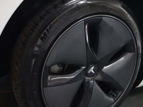 Used 2018 Tesla Model 3 Long Range RWD image 31